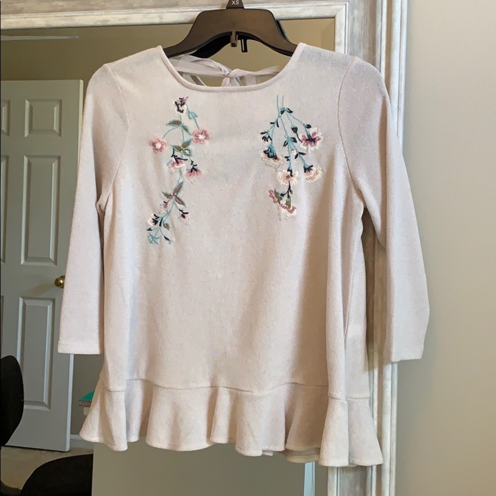 Ruffled quarter sleeve lace tie top